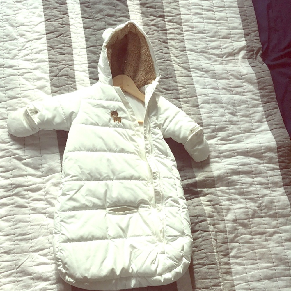 Brand new carter’s white hooded bunting for 0-3 m.